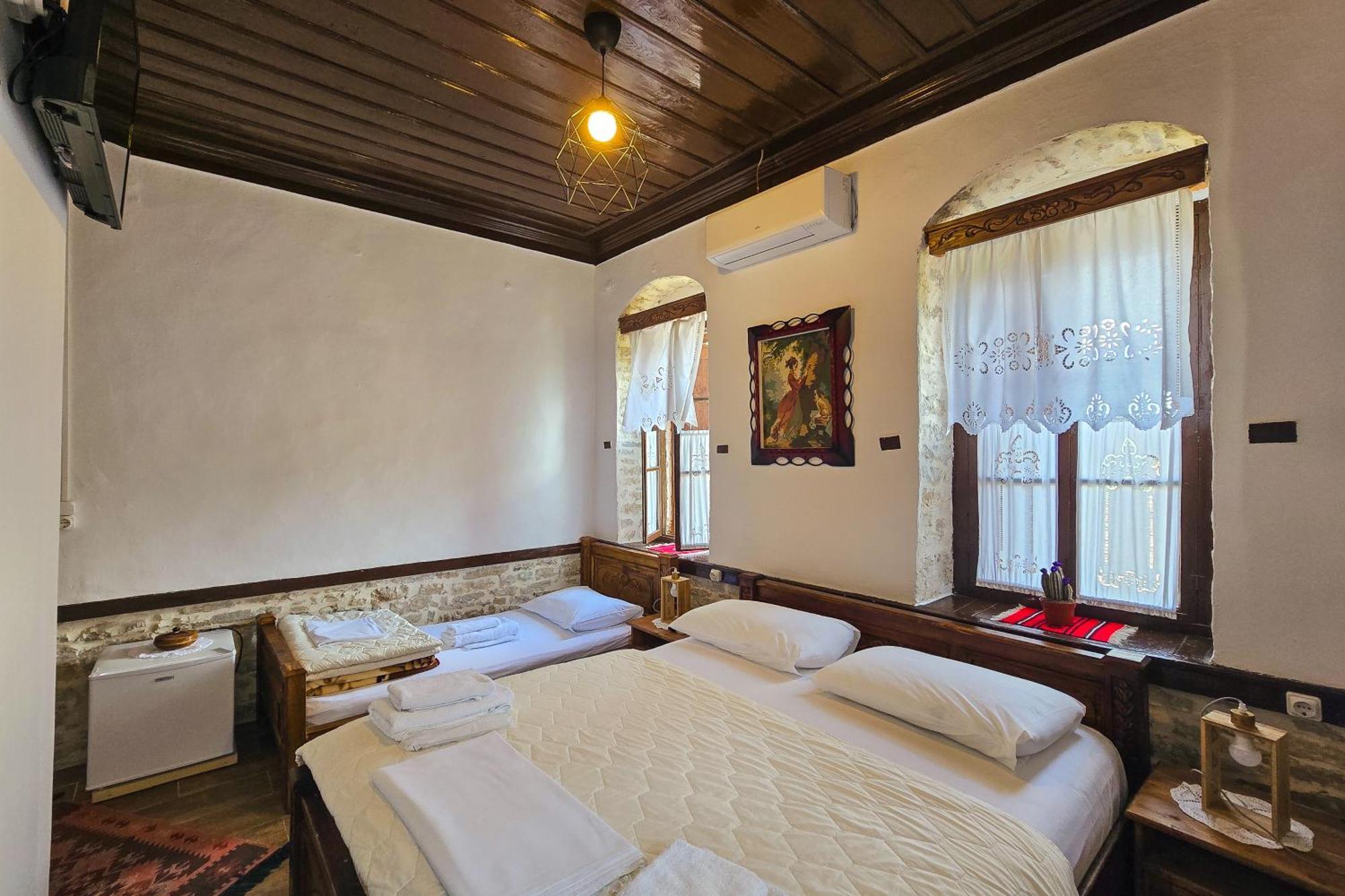Silver Hill Guesthouse Гирокастра Экстерьер фото